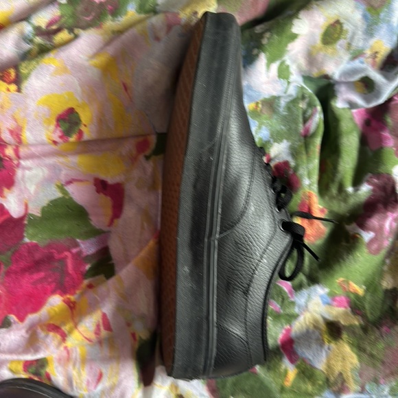 Vans Men’s Black Leather Authentic Skateboard Shoes Streatwear-Like New - Picture 3 of 4